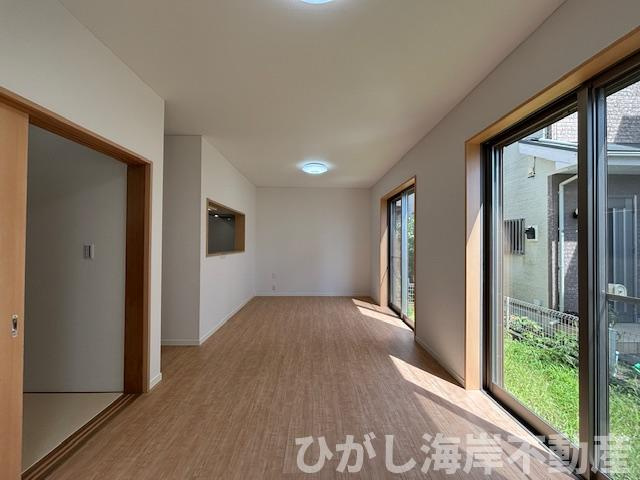 茅ヶ崎市ひばりが丘　中古戸建の居間・リビング|新規リフォーム完了！　16.5帖　LDK