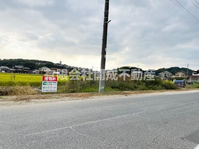 亀山　売地(農地)の前面道路含む現地写真