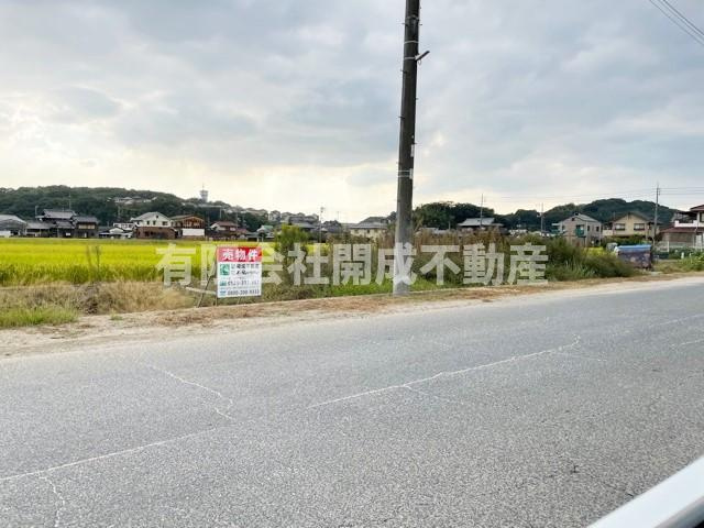 亀山　売地(農地)の前面道路含む現地写真