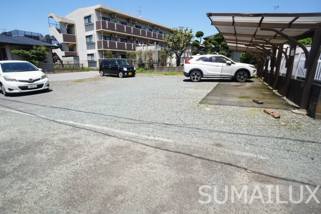 熊本市東区新南部３丁目の賃貸マンションの駐車場
