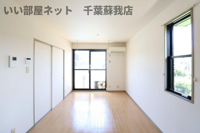エイトフレア君塚の居間・リビング|こちらのリビングで趣味の時間をお楽しみください