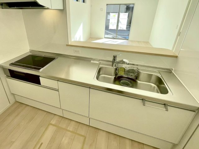 同仕様写真（リビング）
フローリング材には、木目、色調など木材特有の風合いがあり、ナチュラルな美しさになっています。