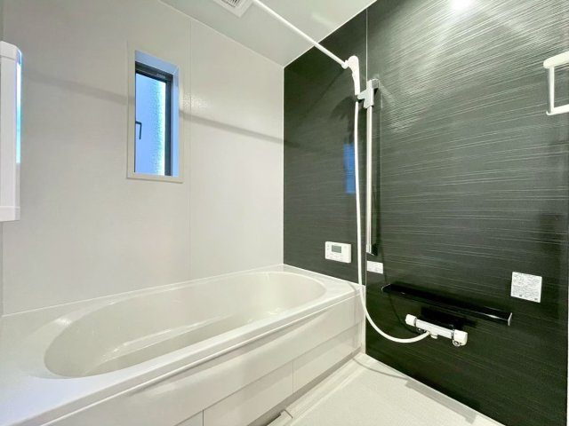 同仕様写真（リビング）
フローリング材には、木目、色調など木材特有の風合いがあり、ナチュラルな美しさになっています。