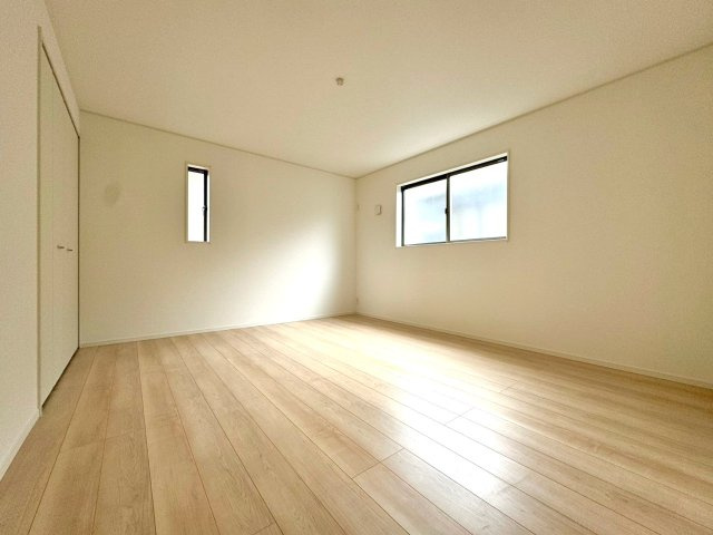 コンパクトで使いやすい洋室です