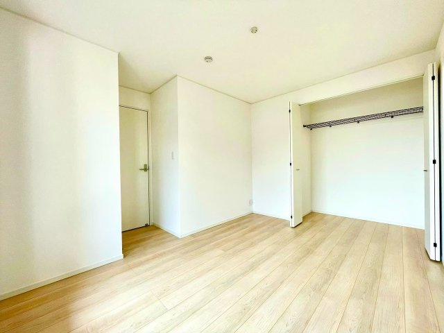 コンパクトで使いやすい洋室です