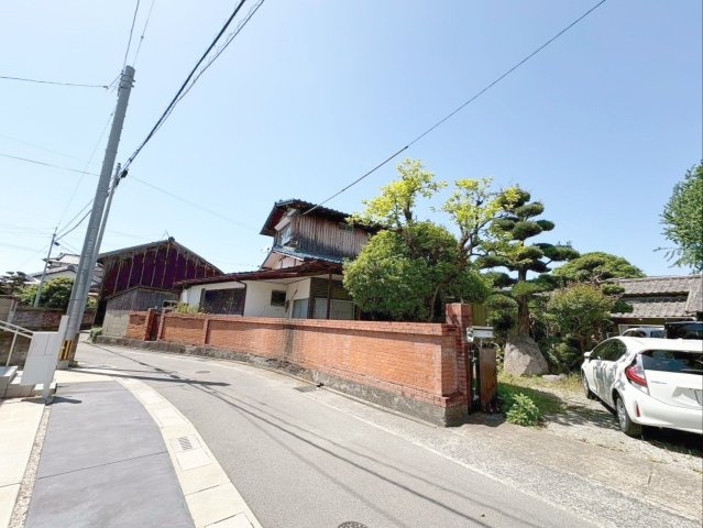糟屋郡須恵町大字須恵　土地の前面道路含む現地写真|徒歩圏内にコンビニやスーパーがあり便利です！