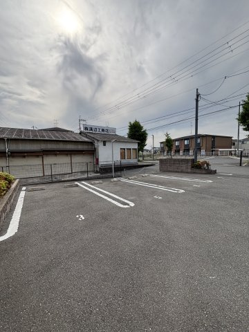 グラシアスⅡの駐車場