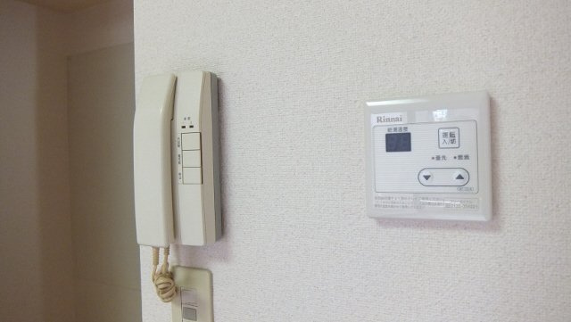 リトルロックの設備|エントランス開錠用インターホンです。