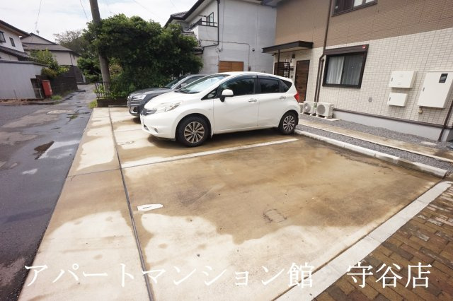 ルミナスの駐車場