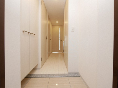 【玄関】 | レジュールアッシュウエストレジス | 明るい玄関です