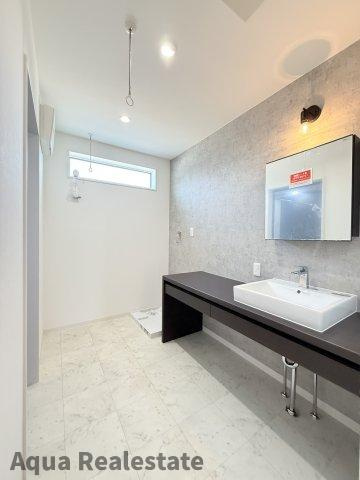 高松市仏生山町　モデルハウスの独立洗面台|独立洗面台で身支度をすべて済ませてしまいましょう