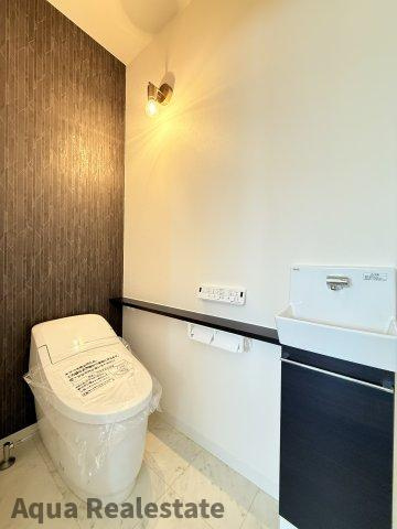 高松市仏生山町　モデルハウスのトイレ|落ち着いた色調のトイレです