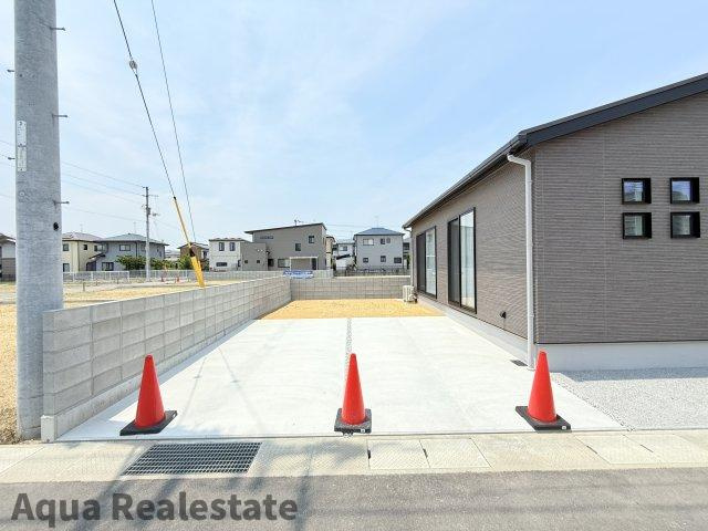 高松市仏生山町　モデルハウスの駐車場|車をお持ちの方に嬉しい駐車場付きの物件です