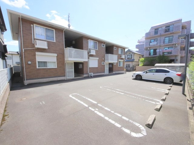 ラフィーネＢの駐車場