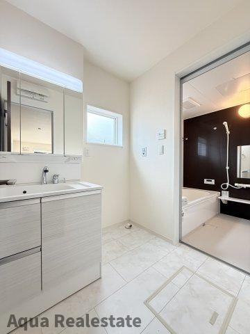 リーブルガーデン観音寺市茂木町の独立洗面台|独立洗面台、朝の身支度には欠かせません