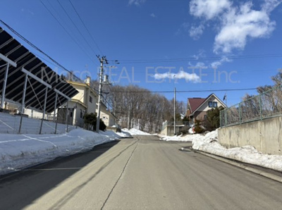 【前面道路含む現地写真】 | 北見市美山町中古住宅