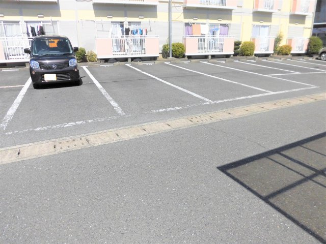パナハイツ金森の駐車場
