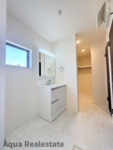 リーブルガーデン高松市多肥上町第九の独立洗面台|独立洗面台、朝の身支度には欠かせません