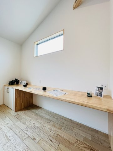 背伸びしない、けど妥協しない。家の居間・リビング|リモートワークも、子どもの宿題も。このスペースが家族の“学び場”に。