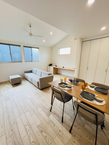 背伸びしない、けど妥協しない。家の居間・リビング|光と開放感に包まれる、家族のリビング。自然と会話が増える空間