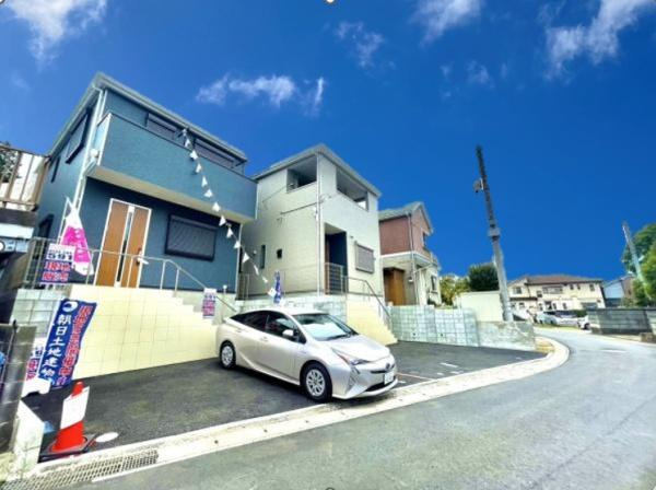 横浜市旭区上白根町の新築一戸建の外観|堂々と完成しました！いつでもご案内可能です！
お車でご自宅まで送迎承ります。
