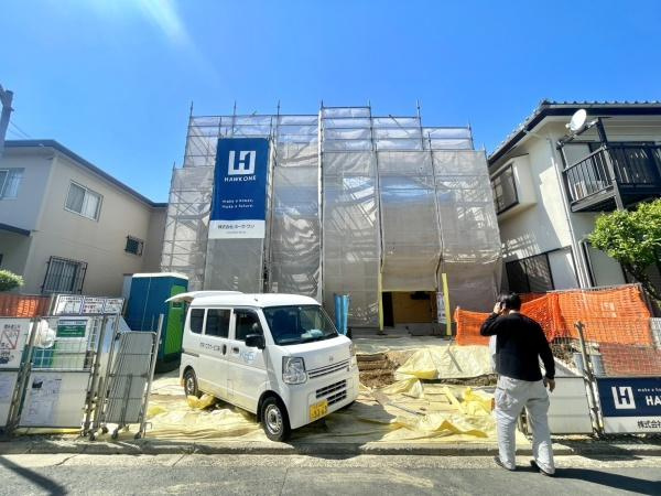 横浜市港南区笹下６丁目の新築一戸建の外観|同仕様物件もご案内をさせて頂きます。
お車でご自宅まで送迎承ります。