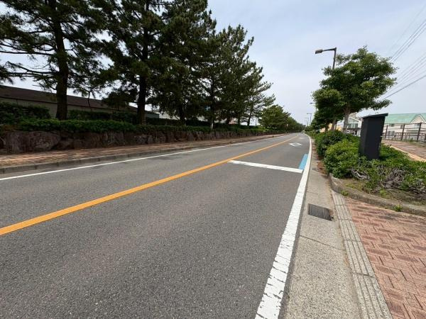 アズゥールの前面道路含む現地写真