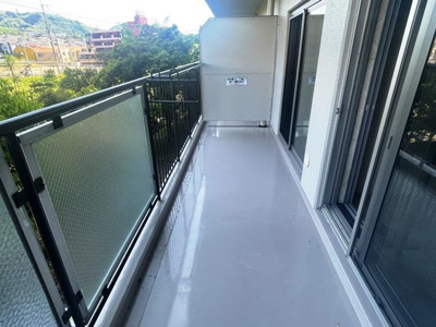 【バルコニー】 | 寝屋川東ファミリータウン西四番館 | 暖かな日差しのふりそそぐバルコニー