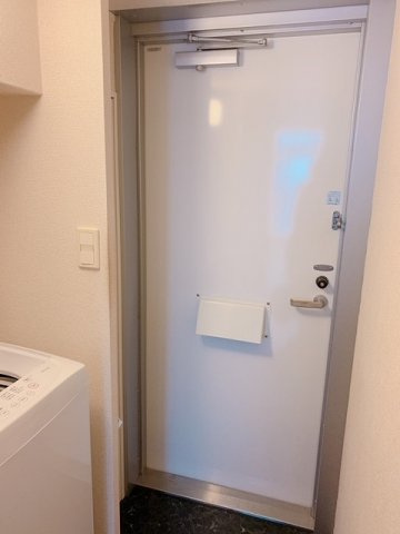 レオパレスヴァイオラの玄関