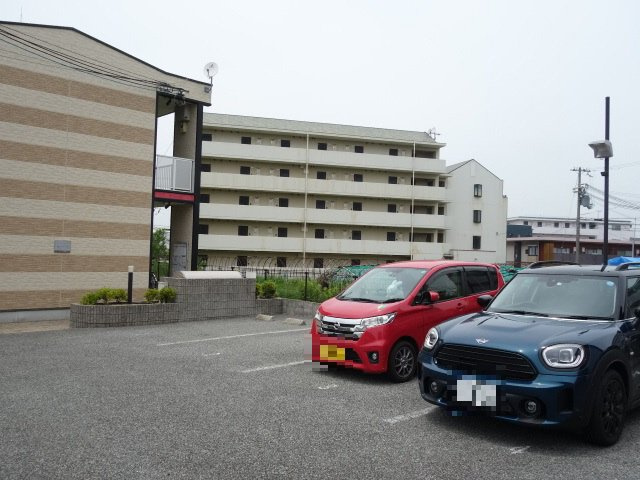 神戸市西区伊川谷町有瀬のアパートの駐車場