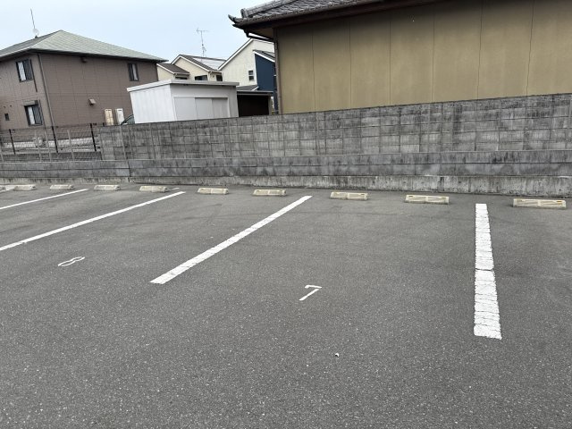 クレセールの駐車場