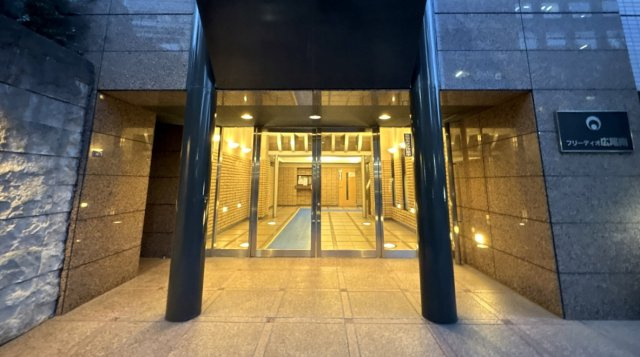 フリーディオ広尾南のエントランス