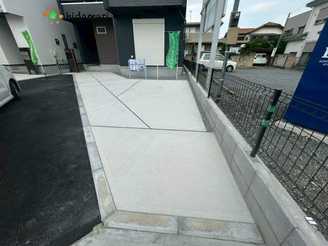 上尾市瓦葺　新築戸建　ブルーミング03の駐車場