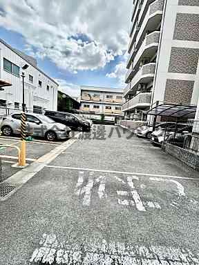 マンション野口2の駐車場