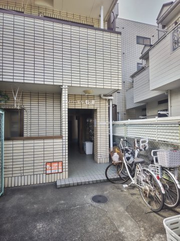 リバーヒル石津のエントランス