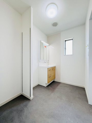 茅ヶ崎市堤　新築平屋戸建の独立洗面台