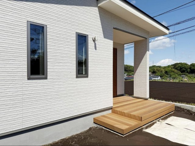 茅ヶ崎市堤　新築平屋戸建の玄関