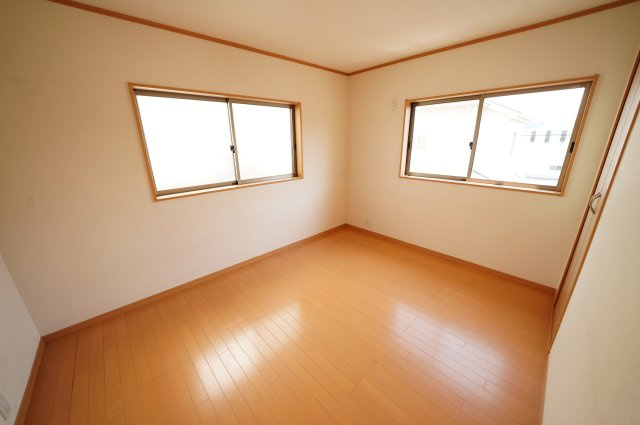高崎市新保町中古住宅の洋室