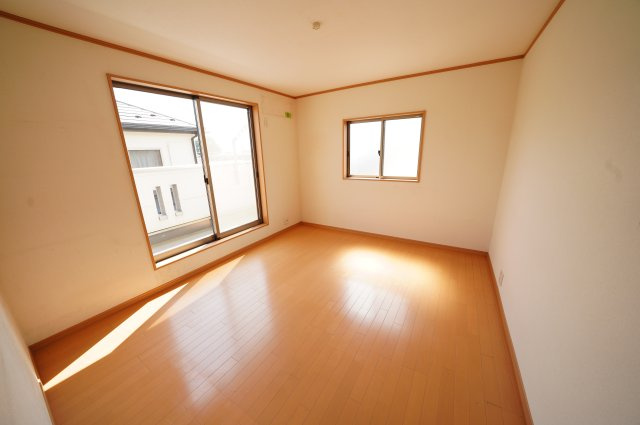 高崎市新保町中古住宅の洋室