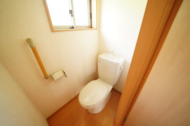高崎市新保町中古住宅のトイレ
