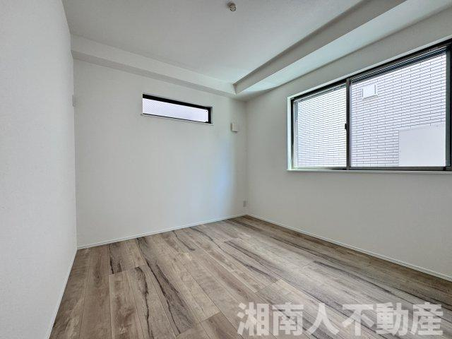 鎌倉市腰越４丁目新築戸建の洋室|落ち着いた色調の洋室です