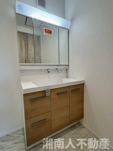 鎌倉市腰越４丁目新築戸建の独立洗面台|独立洗面台、朝の身支度には欠かせません