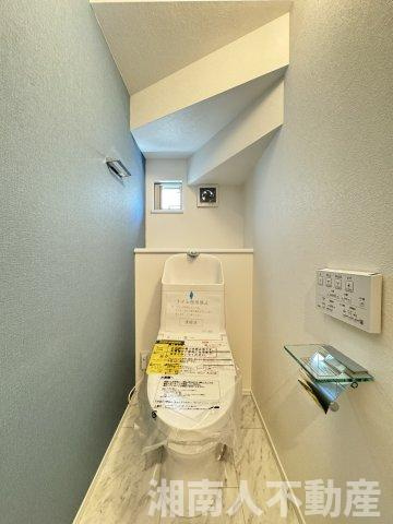 鎌倉市腰越４丁目新築戸建のトイレ|ゆったりとした空間のトイレです