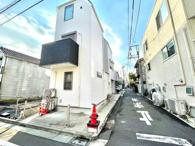 杉並区方南1丁目　中古戸建の前面道路含む現地写真|現地写真

ご内見希望・資料請求などお気軽にお問い合わせ下さい！
03-5990-5201