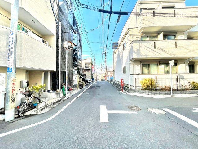 杉並区方南1丁目　中古戸建の前面道路含む現地写真|現地写真

ご内見希望・資料請求などお気軽にお問い合わせ下さい！
03-5990-5201