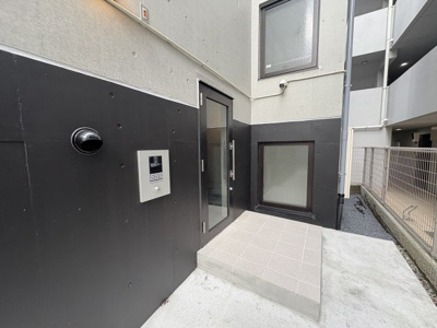 【エントランス】 | イスフール | 毎日通るエントランスはこのようになっています