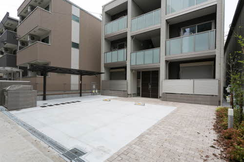 シャーメゾン今津中A棟の駐車場