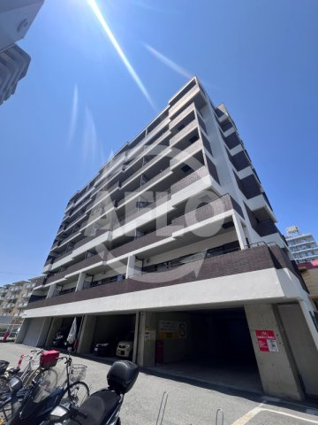 ユンヌ・ホワイエの画像