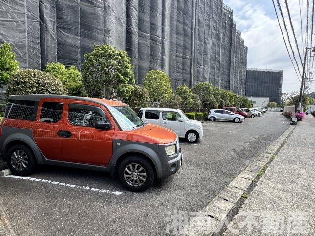 鎌倉ロジュマンB棟の駐車場|カースペースがあります