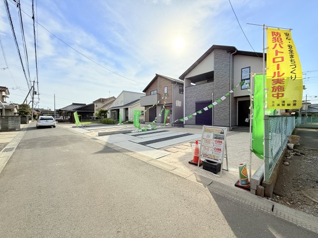 土浦市北荒川沖町5期　新築戸建　2号棟の前面道路含む現地写真